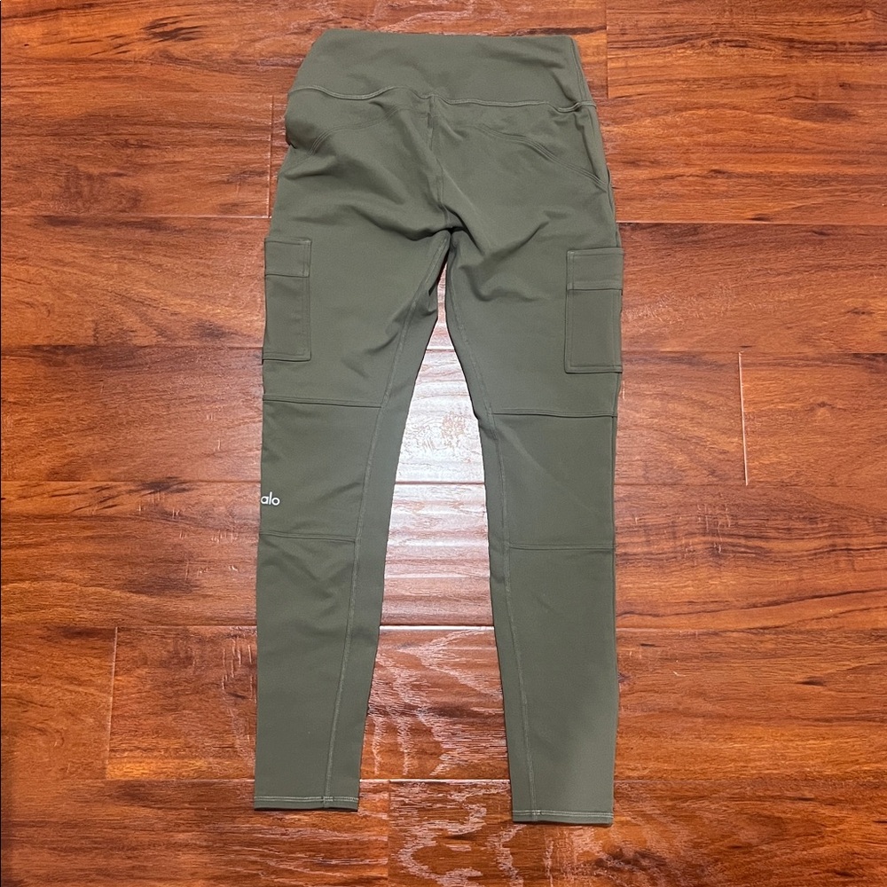 Alo Yoga High Waist Cargo Leggings Olive Green L - Picture 7 of 8